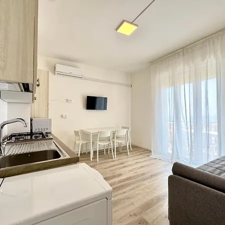 Fronte Mare-carraro Immobiliare - Family 公寓 *