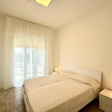 Fronte Mare-carraro Immobiliare - Family 公寓 *